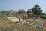Poświęcenie placu zabaw w Gromadzicach